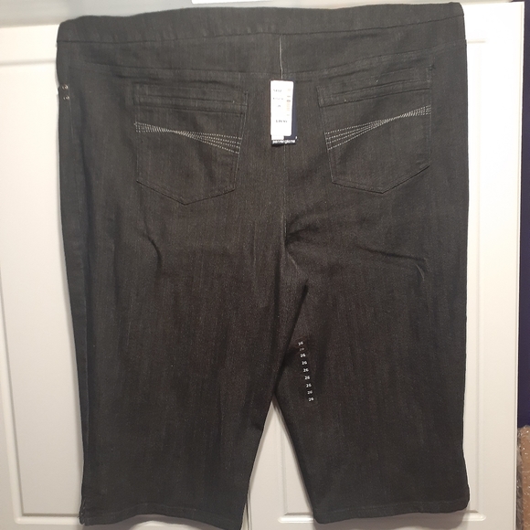 NWT - Dark Denim Capris - Picture 2 of 7
